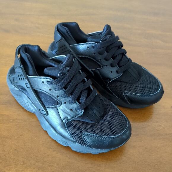 Nike Huarache Run - triple black - Boys' Grade School size 4.5 GUC - Picture 3 of 8